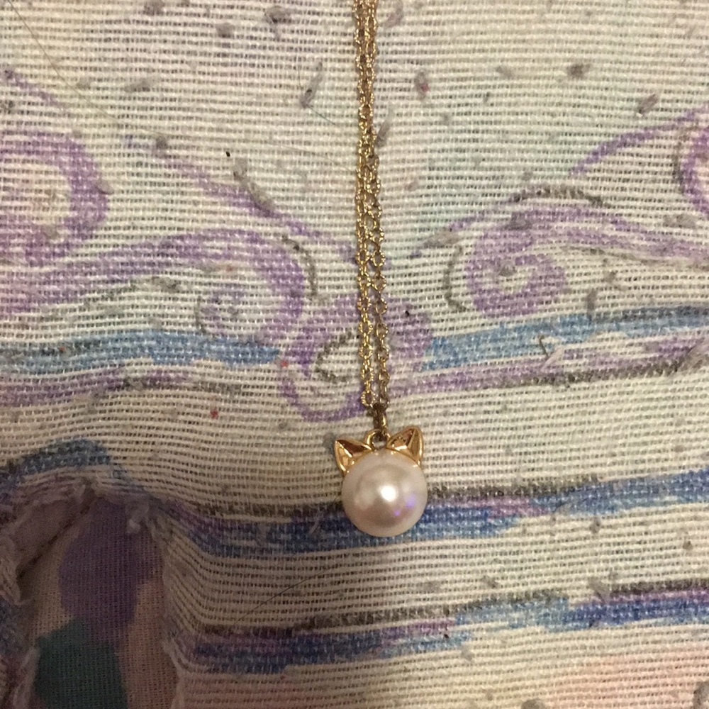 Pearl cat dress-up necklace